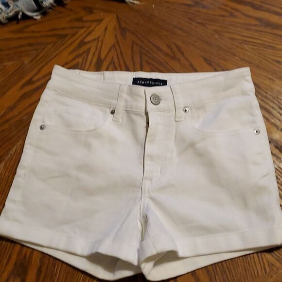 Aeropostale White High rise  Midi Shorts Size 4 - Picture 1 of 7